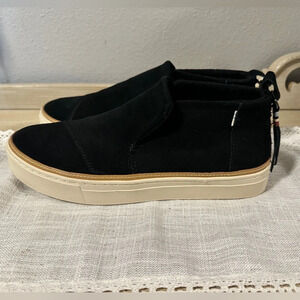 Black TOMS platform espadrille